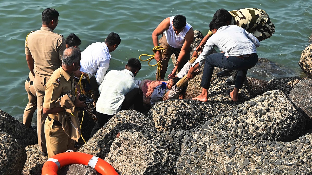 Mumbai Police Rescue Woman Who Entered Sea At Marine Drive; Probe Underway 