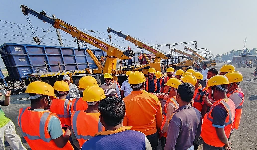 Maharashtra News: Solapur Division Begins Steel Bar Unloading At Bhigvan Goods Shed 