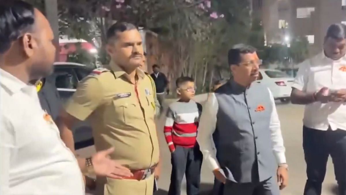 Pune Municipal Corporation Polls 2026: Shiv Sena Leader Pramod Nana Bhangire Alleges Car Was Attacked With Stones During Election Campaign 