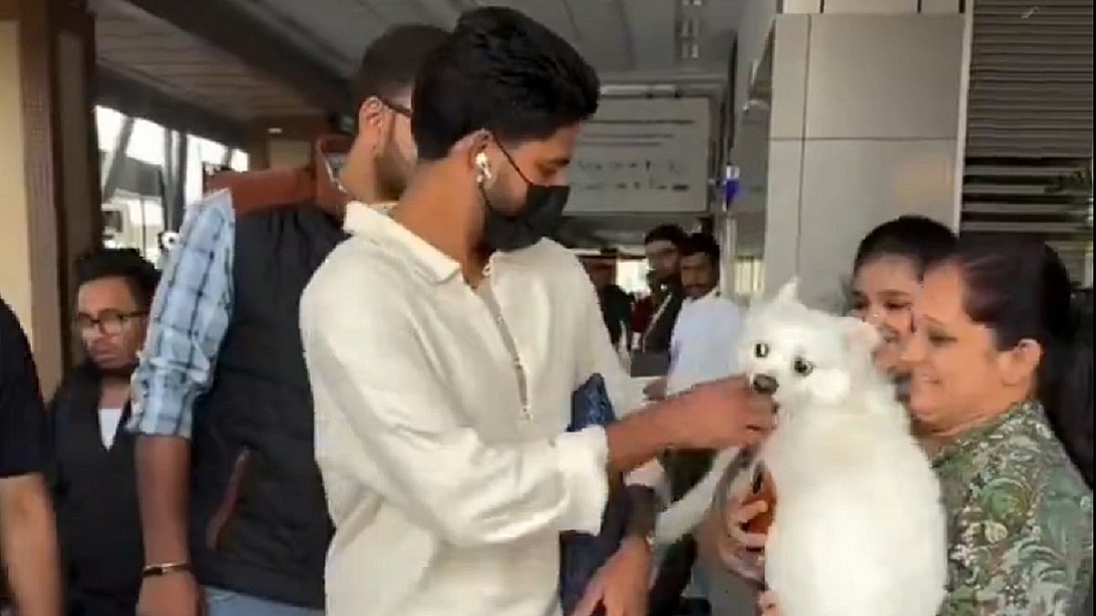 Viral VIDEO: Fan's Dog Attacks Shreyas Iyer At Airport Ahead Of IND Vs NZ ODI Series; Saved By Quick Reflexes 