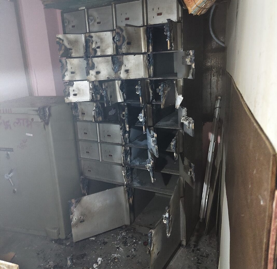 Sangli Bank Robbery: Thieves Use Gas Cutter To Break 22 Lockers, Steal 8–10 Kg Gold | VIDEO