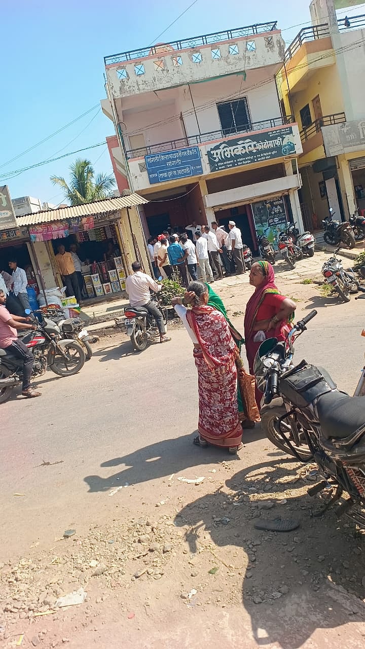 Sangli Bank Robbery: Thieves Use Gas Cutter To Break 22 Lockers, Steal 8–10 Kg Gold | VIDEO