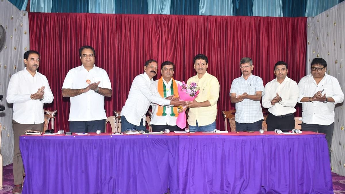 Health Minister Prakash Abitkar has issued clear instructions in this regard, aiming to strengthen accountability and improve the overall efficiency of health services in the state. | X @abitkar_prakash