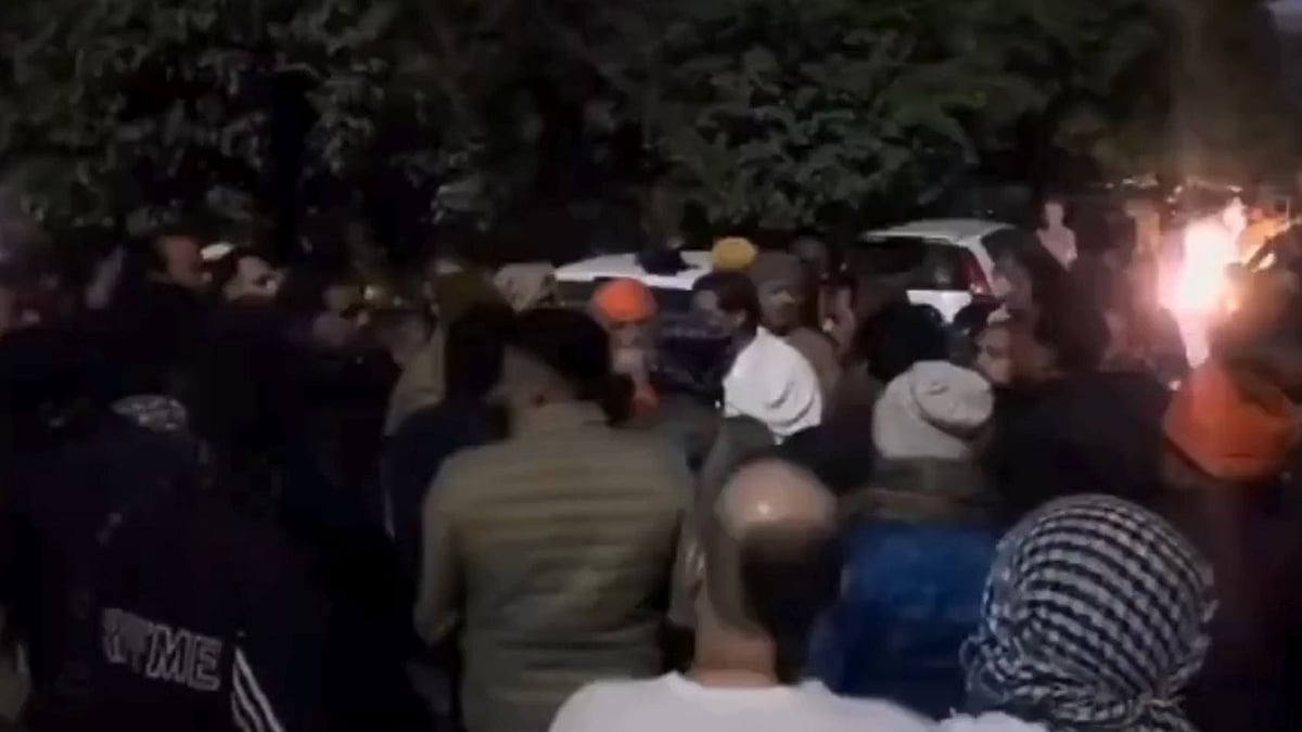 Fire Breaks Out At Premanand Maharaj’s Flat In Vrindavan, Panic In Society - VIDEO