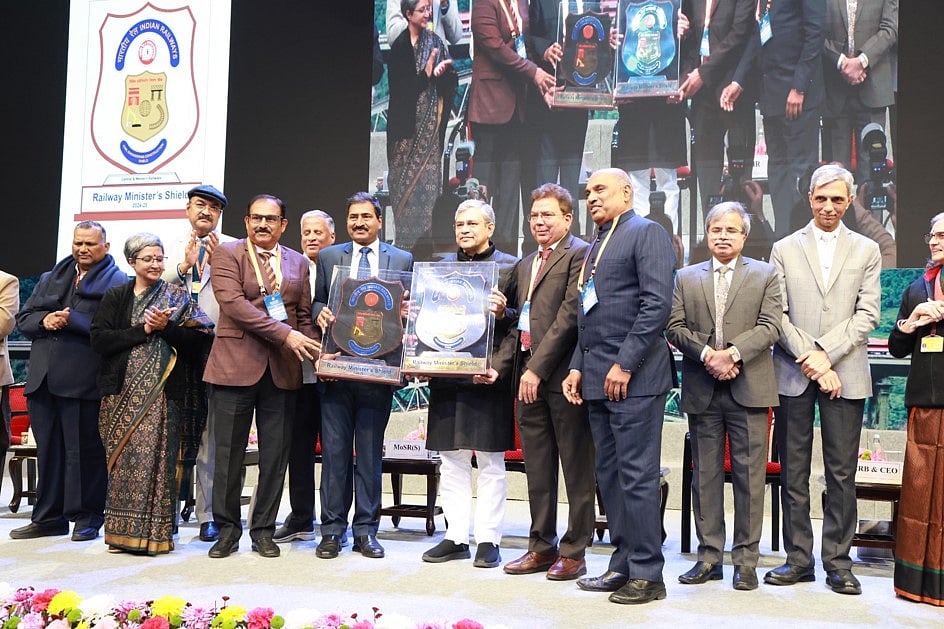Western Railway Shines At 70th Railway Week Central Function – Ati Vishisht Rail Seva Puraskar 2025