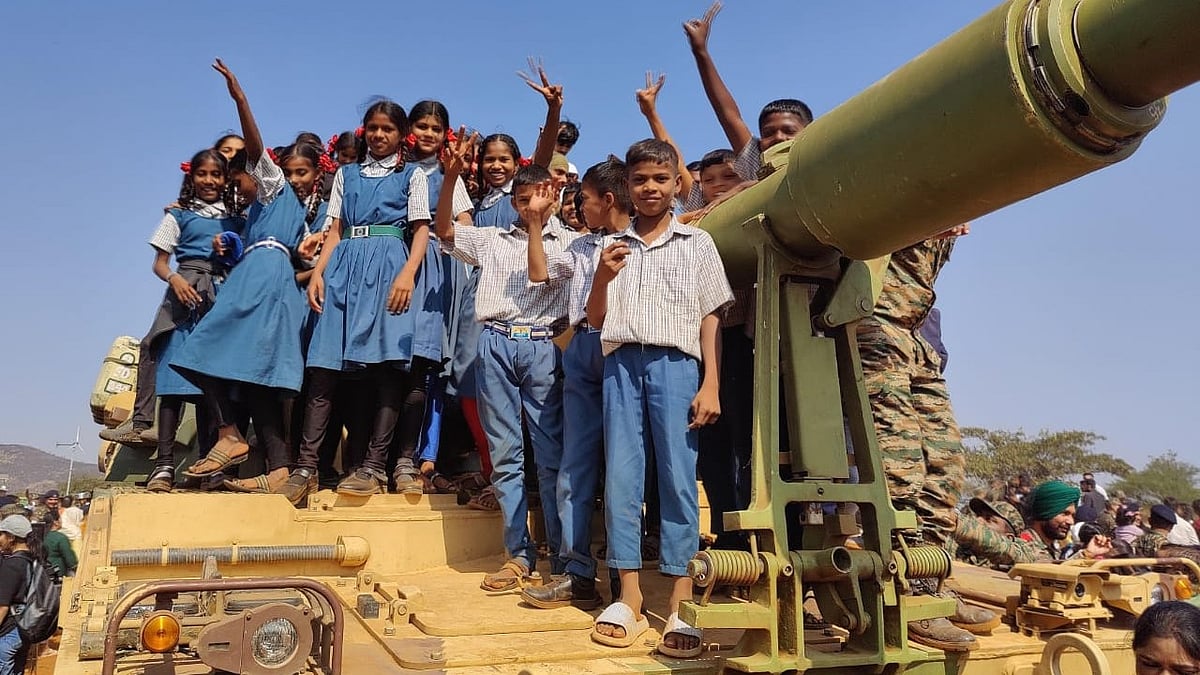 Nashik: Kohor Village Students Get First-Hand Army Experience At Artillery School