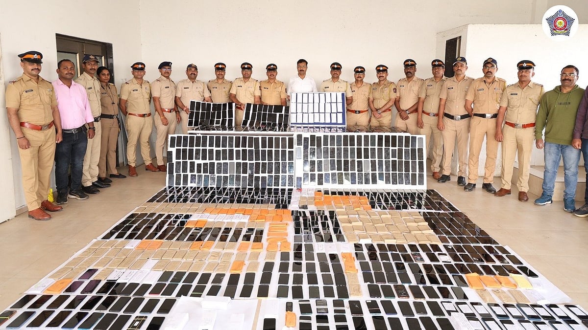 Maharashtra CM Devendra Fadnavis Lauds Mumbai Police As 1,650 Phones Lost In City Recovered From Uttar Pradesh 