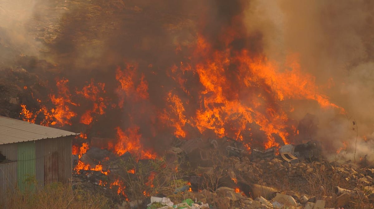 Pune: Scrap Fires Near EON IT Park Choke Kharadi, Residents Slam PMC Inaction