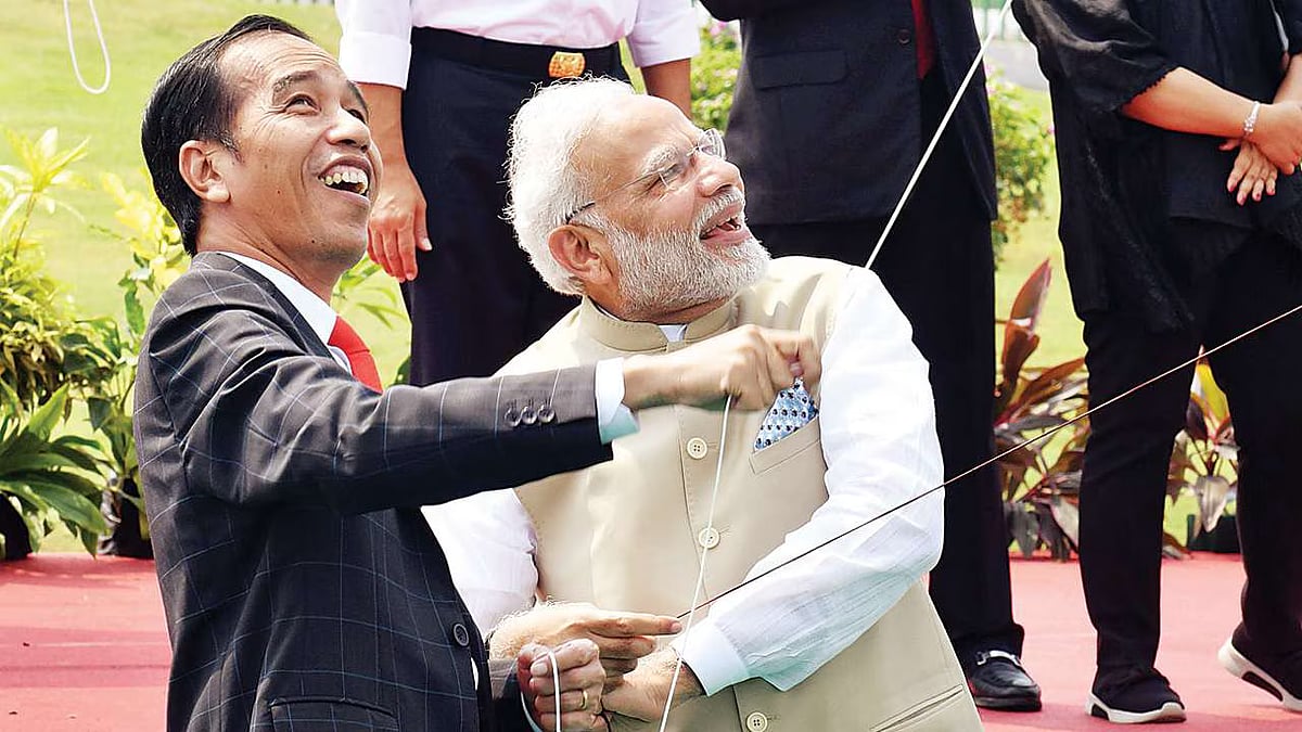 PM Modi with Joko Widodo flying kite in Indonesia 