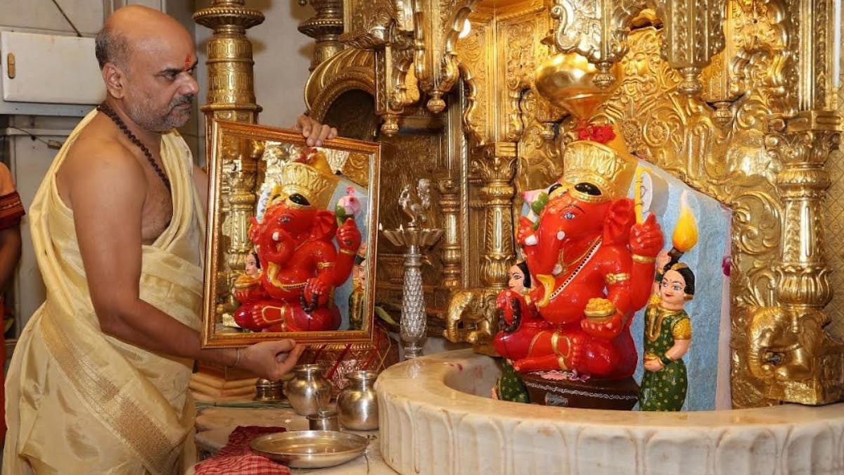 Mumbai: After 'Sindoor Lepan' Ceremony, Devotees Get Darshan Of Resplendent Idol Of Lord Ganesha At Shree Siddhivinayak Temple 