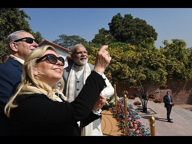 PM Modi with Israeli Prime Minister Benjamin Netanyahu, alongside wife Sara 