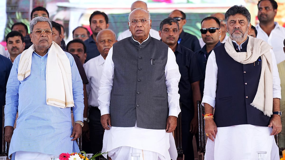 Karnataka CM Row: Congress Chief Mallikarjun Kharge Says Siddaramaiah & DK Shivakumar To Be Summoned To Delhi If Needed 