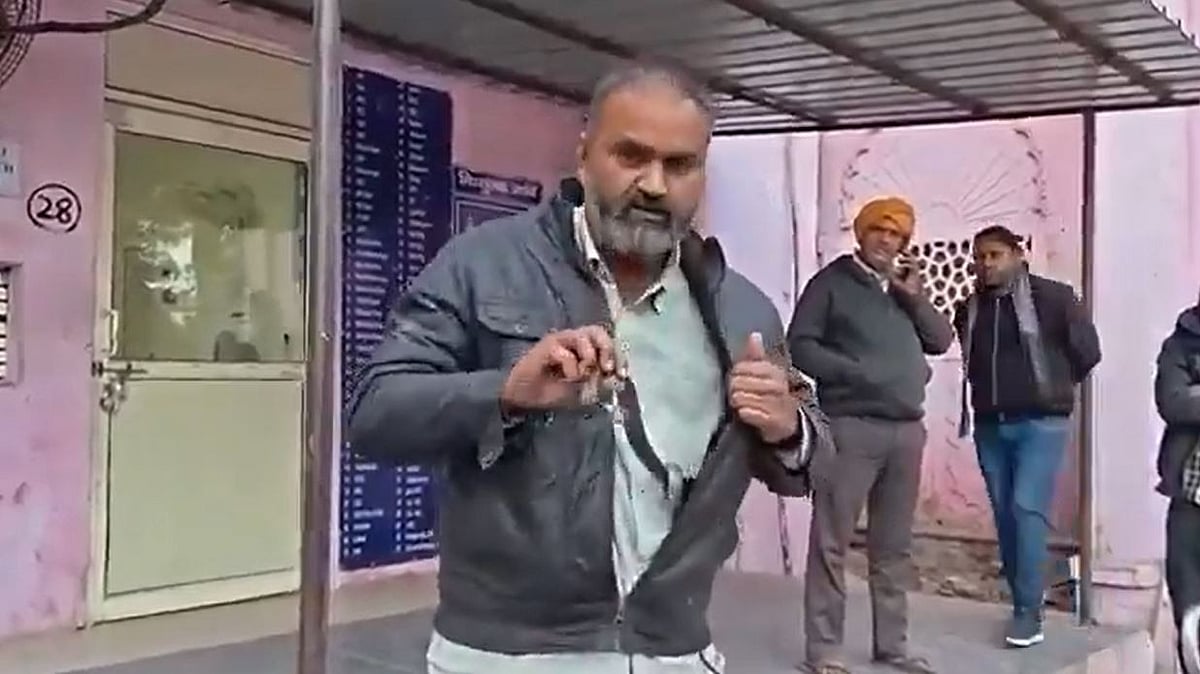 Hum, Saanp, Saath Hai! Chaos Erupts At Mathura Hospital As Snakebite Victim Walks In With Live Cobra