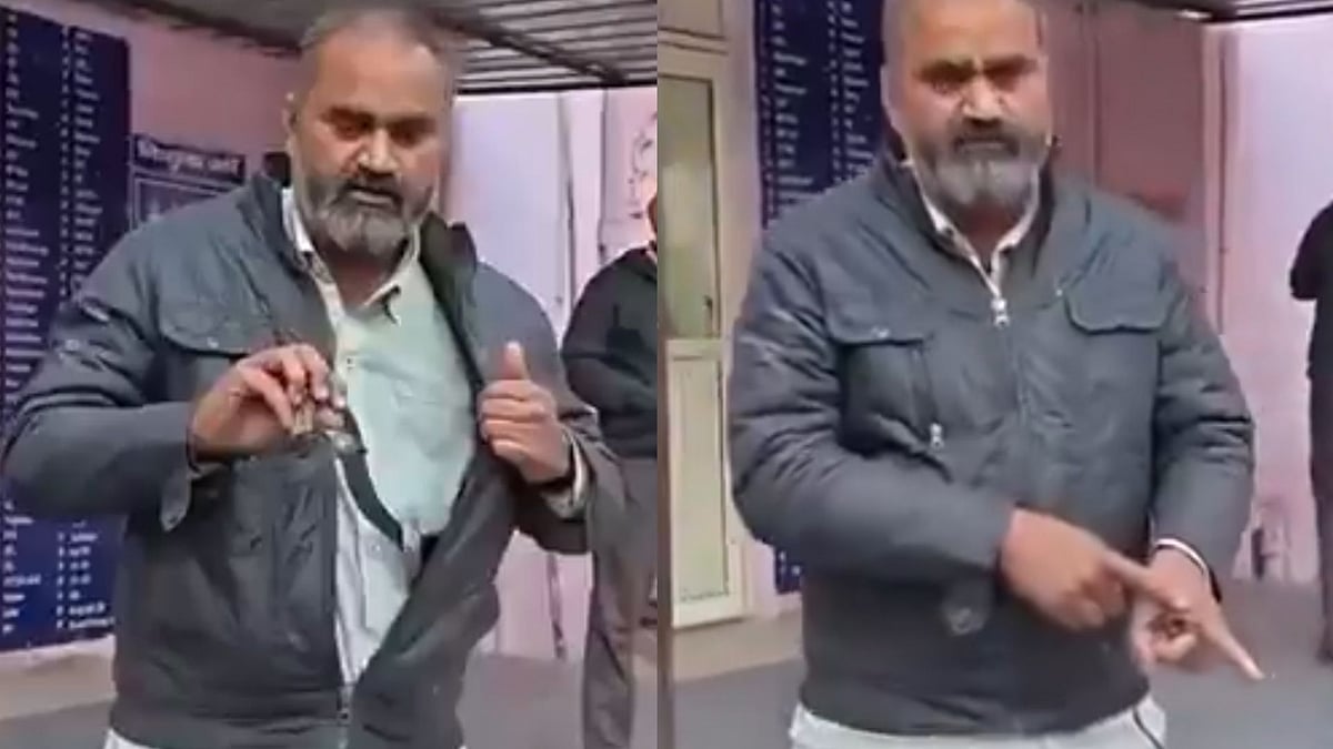 Mathura Man Pulls Out Venomous Snake From Jacket; Shows Where It Bit Him While Waiting Outside Clinic - Watch Viral Video 
