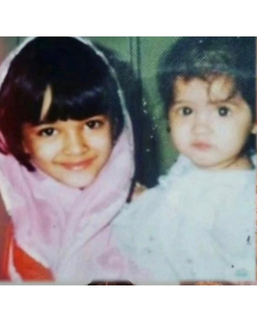 kriti Sanon & Nupur Sanon childhood picture