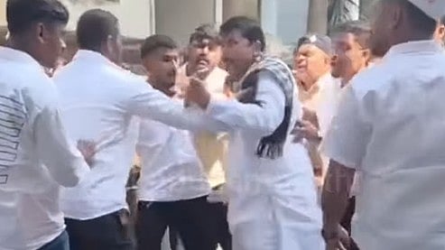VIDEO: BJP-NCP Workers Clash Over Alleged Money Distribution In Dhayari; Police Intervene
