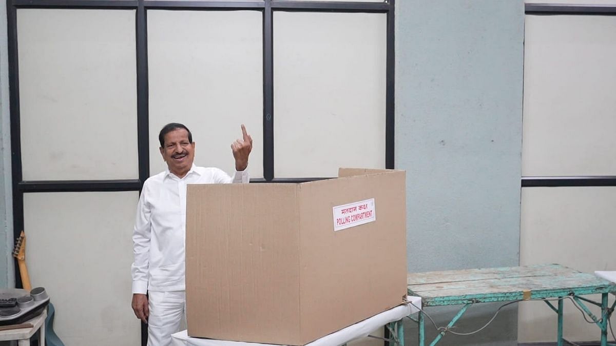 Maharashtra Civic Polls 2026: Polling Centre Confusion Keeps Forest Minister Ganesh Naik Waiting For Nearly An Hour To Cast His Vote 