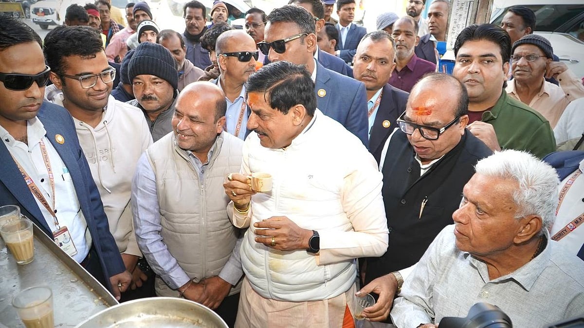 MP News: CM Mohan Yadav Enjoys 'Chai Ki Chuski' At Local Shop In Ujjain; Offers Prayers With Wife At...