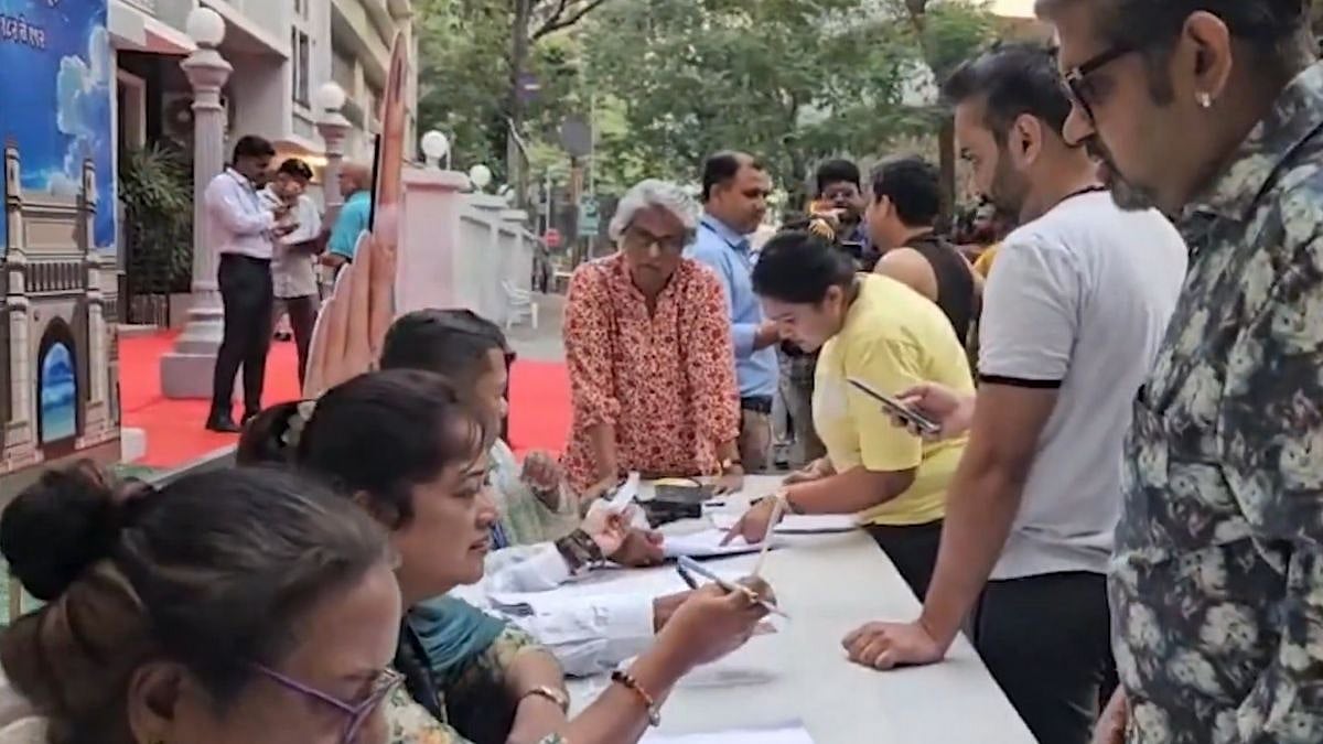 Mumbai BMC Elections 2026: Voting Briefly Disrupted at Dadar's Balmohan Vidyamandir Polling Station Due To Technical Glitch 
