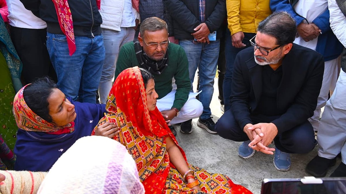 Jan Suraaj Party Chief Prashant Kishor Meets Family Of Deceased NEET Aspirant In Bihar 