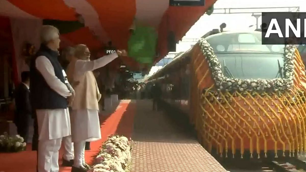 West Bengal: PM Modi Flags Off India's First Vande Bharat Sleeper Train On Howrah–Guwahati Route From Malda - Video 