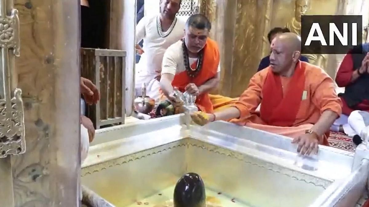 Uttar Pradesh News: CM Yogi Adityanath Offers Prayers At Kashi Vishwanath And Kaal Bhairav Temples During Varanasi Visit | VIDEO 