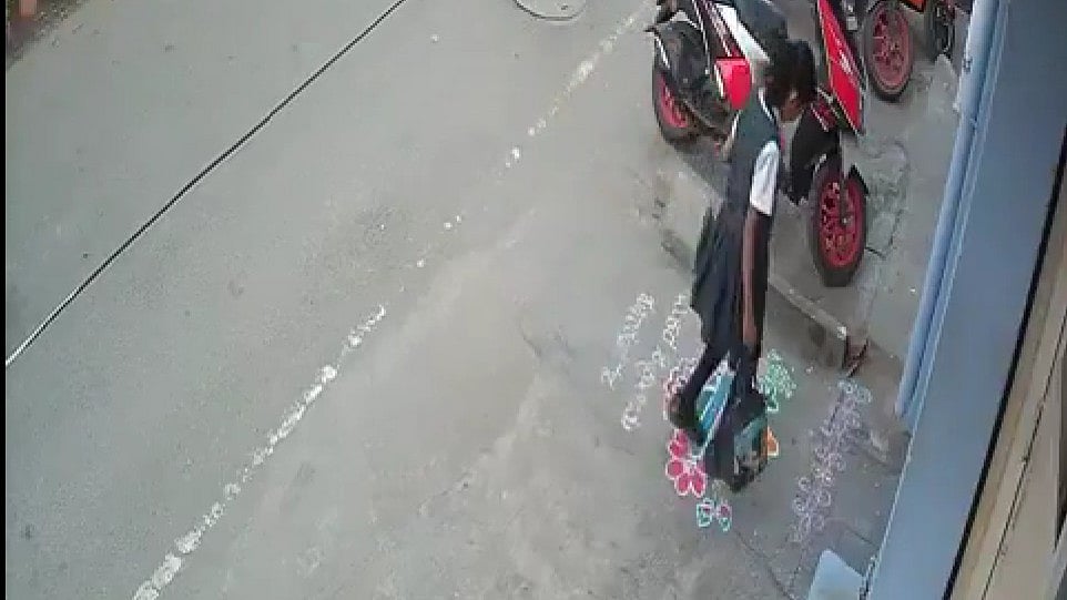 'What's The Use Of Going To School?' Girl Deliberately Destroys Rangoli Outside A House While Mom Watches; Viral Video Leaves Netizens Enraged 