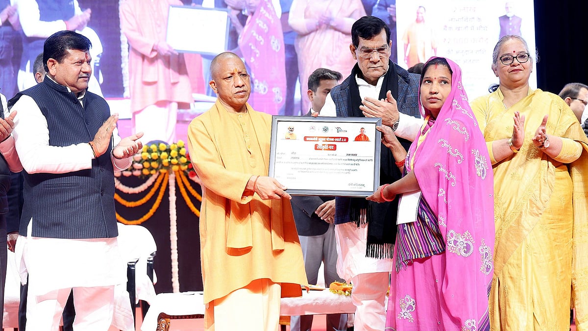 Yogi Adityanath Transfers PMAY 2.0 Funds To 2 Lakh UP Beneficiaries