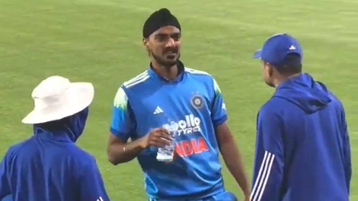 'Chup Be... Bsdk': Angry Arshdeep Singh Responds To Fan Making Inappropriate Comments During India Vs New Zealand Final Match; Video Goes Viral 