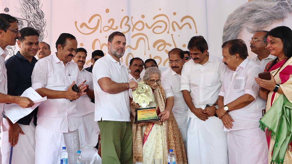 Congress Leader Rahul Gandhi Presents Priyadarshini Literary Award To M Leelavathy In Kochi 