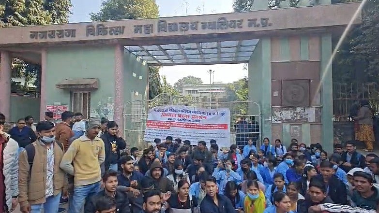 MP News: Over 20K Paramedical Students Protest Over Non-Declaration Of Session 2021-22 Results In...