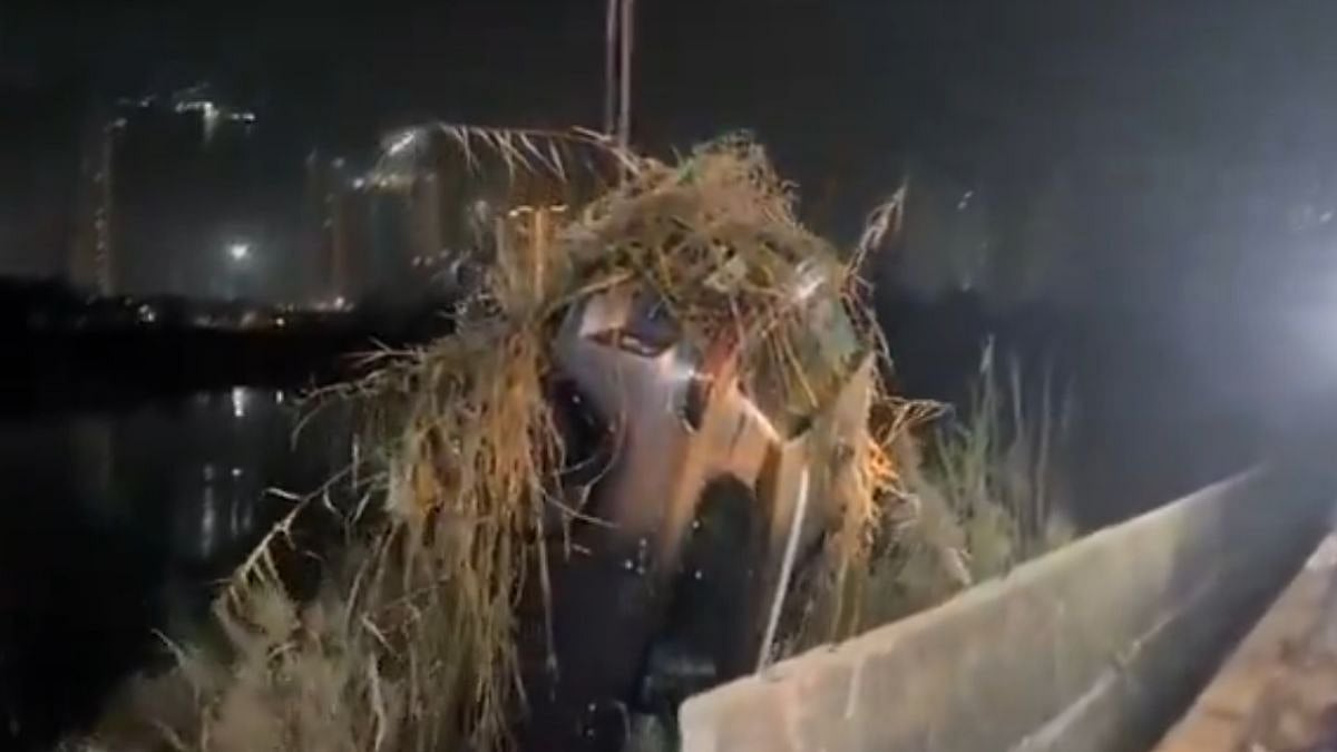 Greater Noida Techie Death Case: Car Pulled Out 3 Days After It Fell Into Pit - VIDEO 