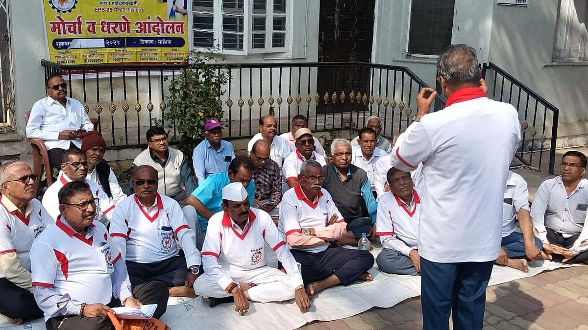 Nashik: Retired Employees Protest Outside MP Rajabhau Waje's Office Seeking Pension Hike
