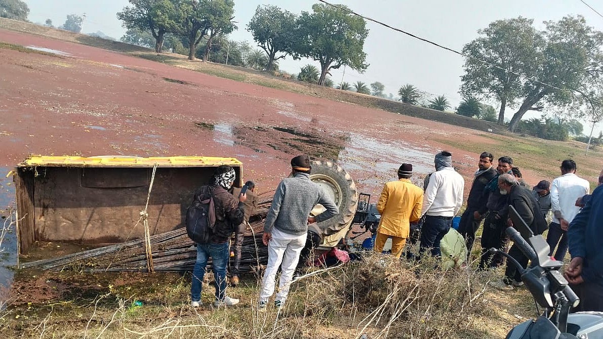 MP News: Overloaded Tractor Overturns Into Pond In Chhatarpur; Driver Killed, Minor Girl Injured