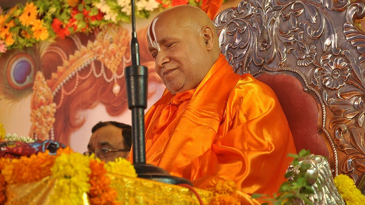 MP News: Jagadguru Rambhadracharya Backs Government Action Against Seer