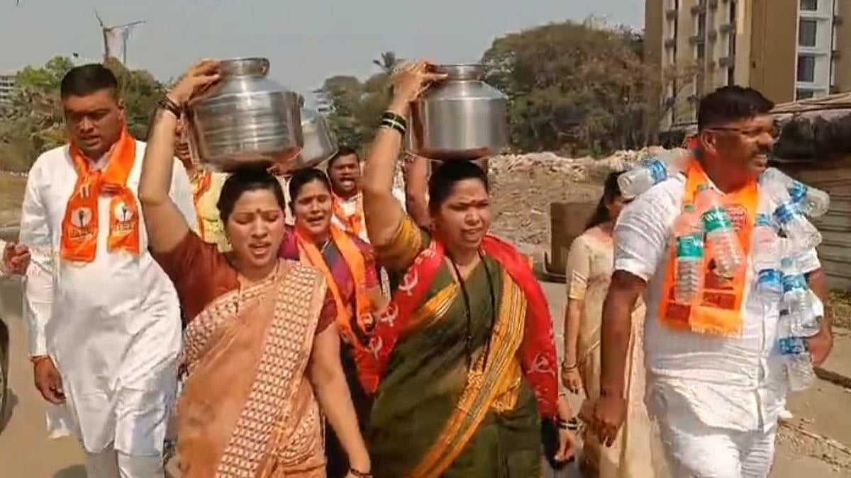 Zilla Parishad And Panchayat Samiti Elections 2026: Mahavikas Aghadi Candidate Protests Water Scarcity While Filing Nomination In Palspe 