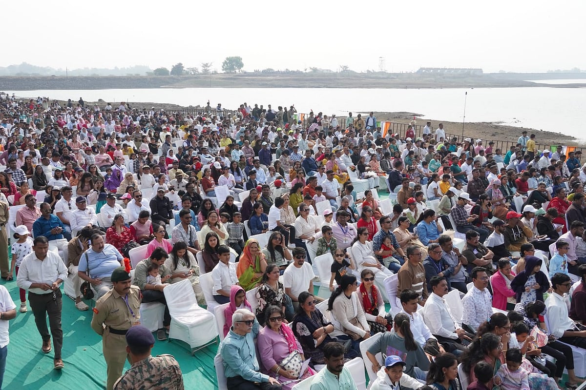 PHOTOS: Indian Air Force's Suryakiran Team Performs Dazzling Aerial Show Over Nashik's Gangapur Dam