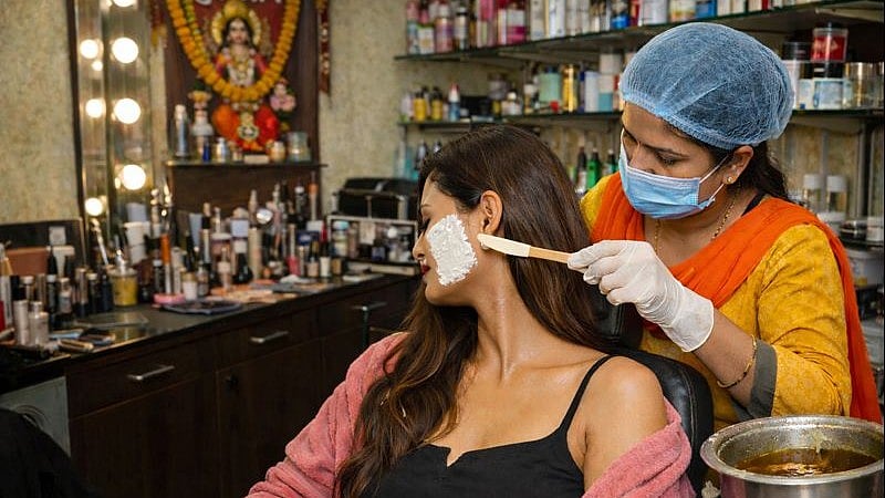MP News: Gwalior Model’s Face Damaged After Chemical Mixed Wax Applied, Beauty Parlour Fined...