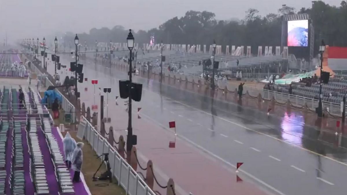 Delhi: Light Rain Accompanied By Thunderstorms & Gusty Winds Lashes Parts Of National Capital; IMD...