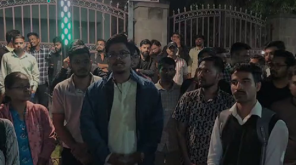 Pune: Outrage Over PMC Exam Centres, Aspirants Take To Streets - VIDEO