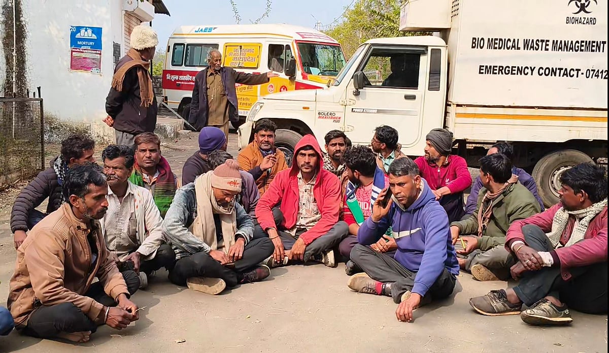 MP News: Two Youth Were Killed As Trailer Rammed Into Bike