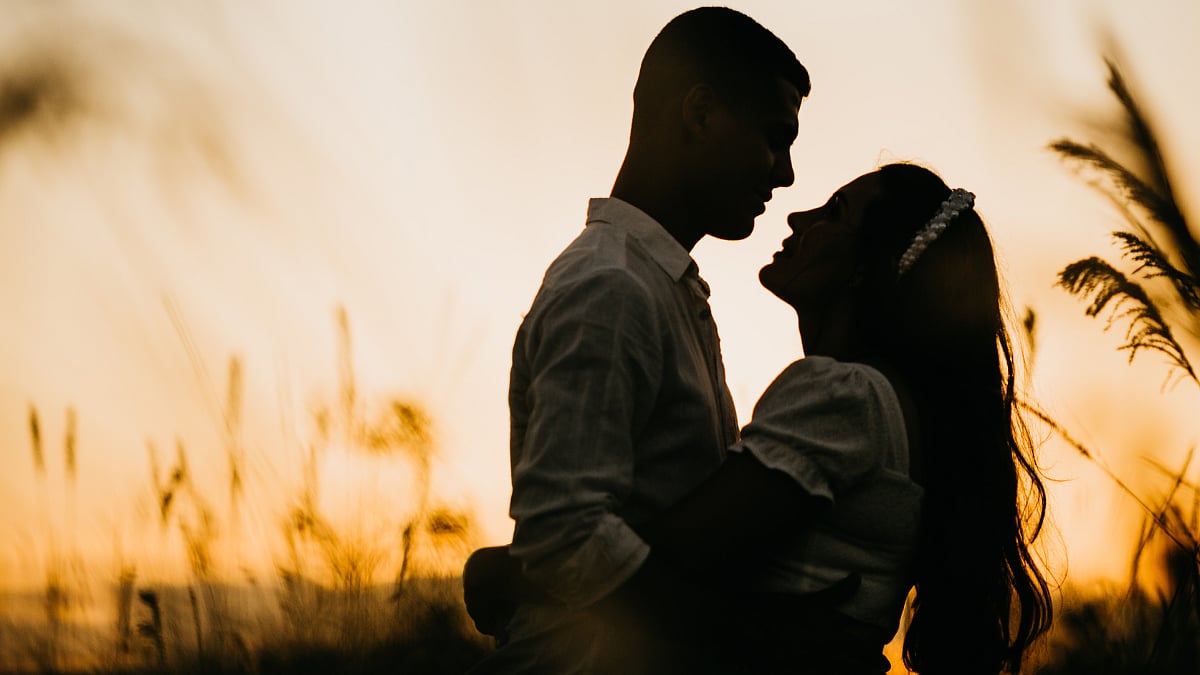 Are You Officially Into The 'Cuffing Season'? Time You Find Yourself A 'Green Forest' 