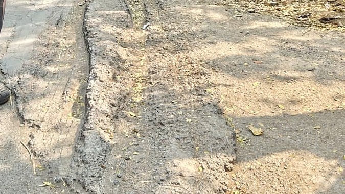 Mumbai News: Uneven Road Patch Near Cooper Hospital Raises Safety Concerns 