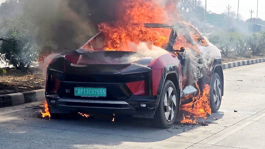 VIDEO: Moving Mahindra EV Catches Fire Near Hapur Toll; No Casualties Reported