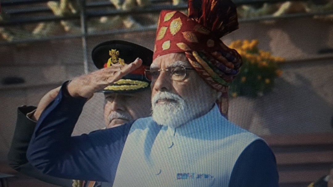 PM Narendra Modi Arrives At War Memorial In Delhi Wearing Red & Gold Turban; His Republic Day Look...