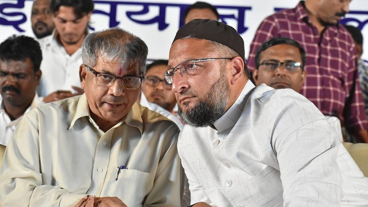 VIDEO: Prakash Ambedkar Talks To Nashik Woman Officer Who Interrupted Girish Mahajan's Republic Day...