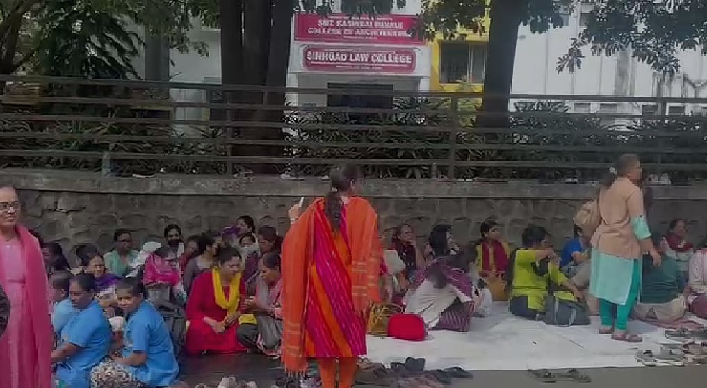 Pune: 36 Months Of Salary Pending, Teachers & Drivers Stage Protest Outside Sinhagad Springdale...