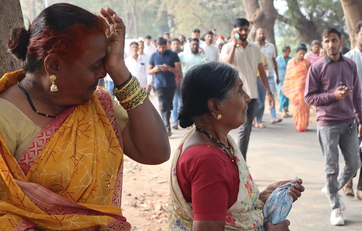 People Mourning Ajit Pawar 