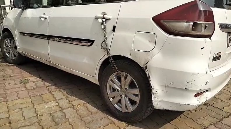 MP News: Jabalpur Police Handcuff Car At Lordganj Police Station, Visual Goes Viral On Social Media