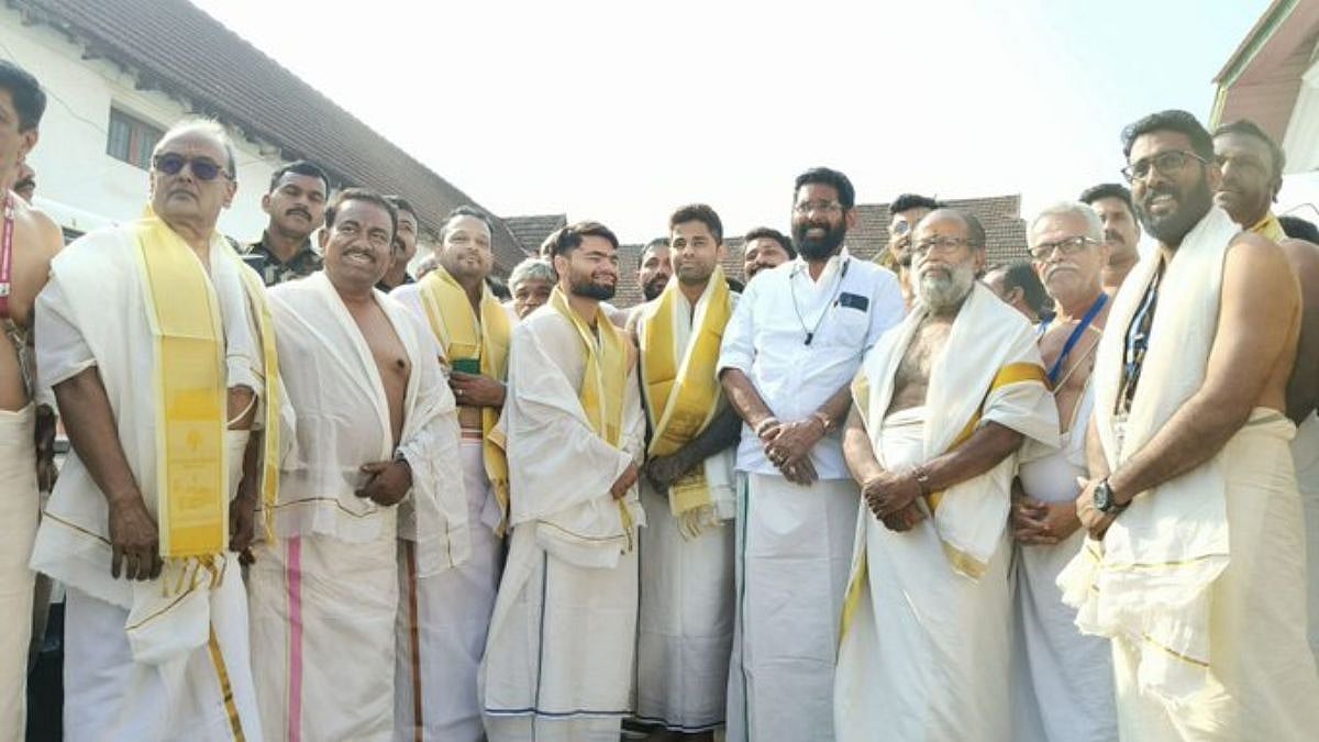 Indian Cricket Team Visits Sree Padmanabhaswamy Temple Ahead Of T20I Series Finale In Kerala; Video 